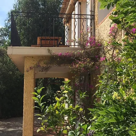 Lei Roucas, La Fossette,proche Plage ,vue Mer,12 P Villa Le Lavandou
