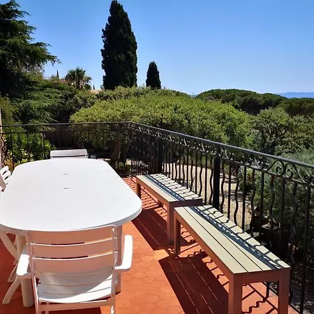Lei Roucas, La Fossette,proche Plage ,vue Mer,12 P * Le Lavandou