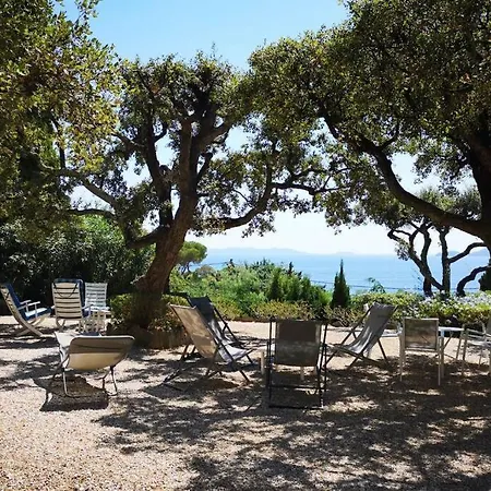 Lei Roucas, La Fossette,proche Plage ,vue Mer,12 P Villa *